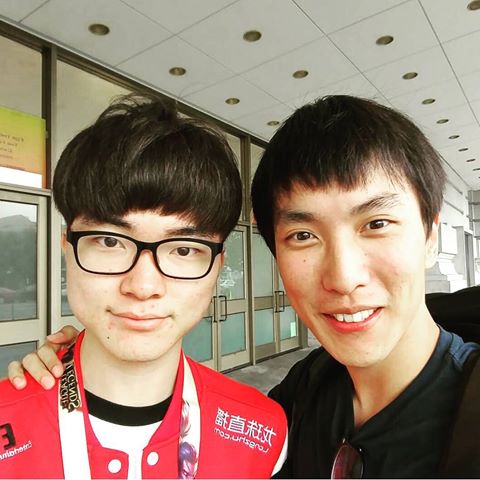 Doublelift分享与Faker合照：6年前我接触到了神 祝贺Faker和T1