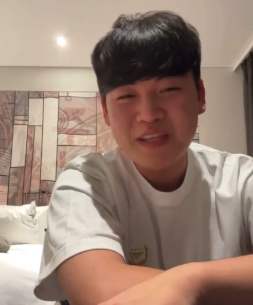 GUMAYUSI:大家应该都在积极续约吧 很难找到像我们这样的五人组