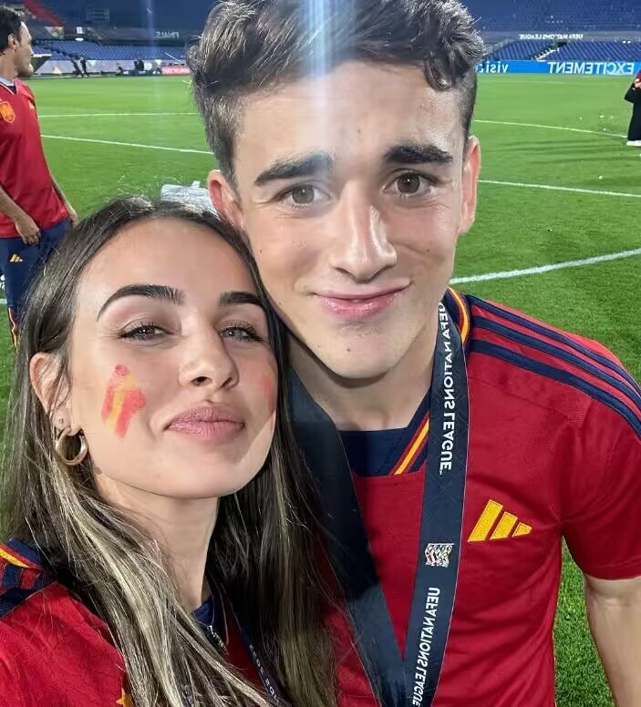 姐姐INS发文鼓励加维:人生会经历高峰和低谷,要努力去战胜