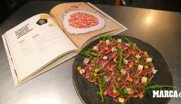 看饿了?厨师晒姆巴佩菜单：生牛肉配蓝纹奶酪，炸鸡配通心粉