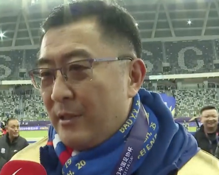 申花俱乐部董事长:球队在缓慢重建,足协杯夺冠是非常好的结果