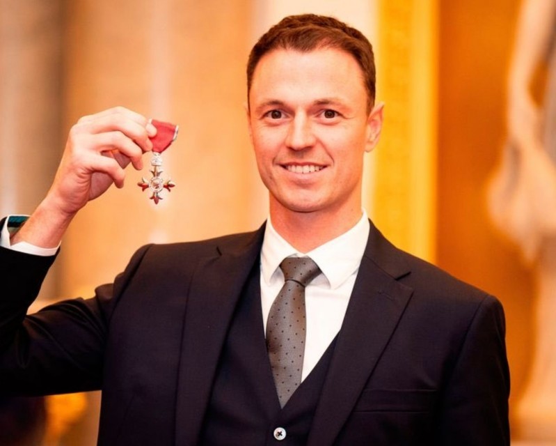 英媒:为表彰对北爱尔兰足球的贡献,埃文斯被授予大英帝国勋章