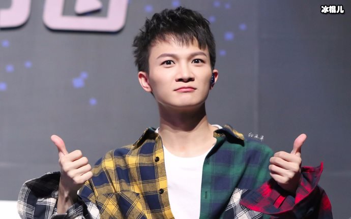 周深被网友称可爱像宠物鼠,大方晒图求P武器