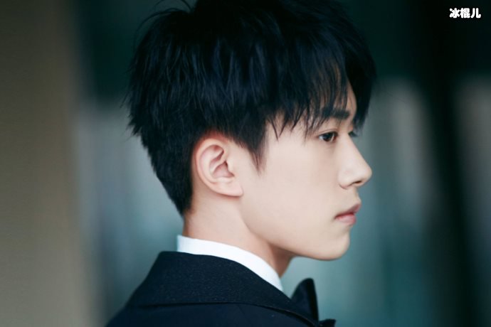 易烊千玺打破记录,获得金像最佳新演员奖