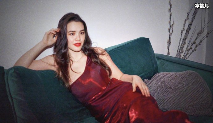 钟丽缇一共三段婚姻,大女儿两度改名跟两任继父感情非常要好