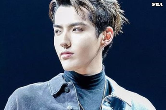 吴亦凡上热搜,发了与同事打篮球的照片