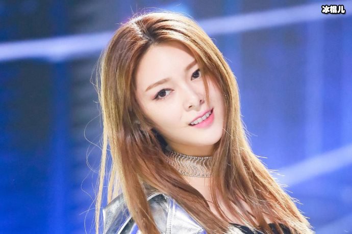 新剧拍摄被人抱住傅菁的回应引热议,粉丝:矜持哪里去了?