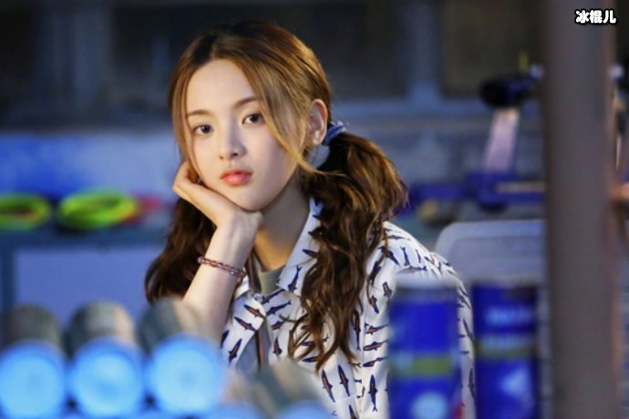 杨超越被逼表态几近崩溃:少数粉丝以喜欢之名伤人