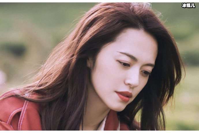 姚晨又露脸了见到曹郁兴奋不已,亲密的模样惹旁边工作人员侧目