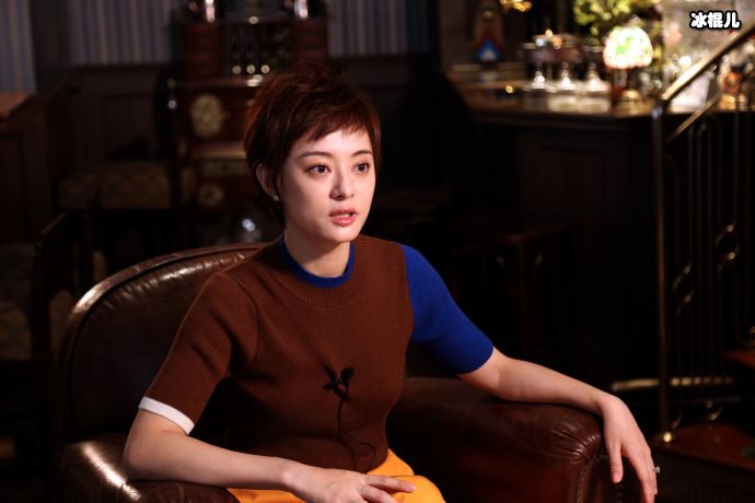 孙俪与自己的妹妹一起合影,妹妹在《安家》中客串