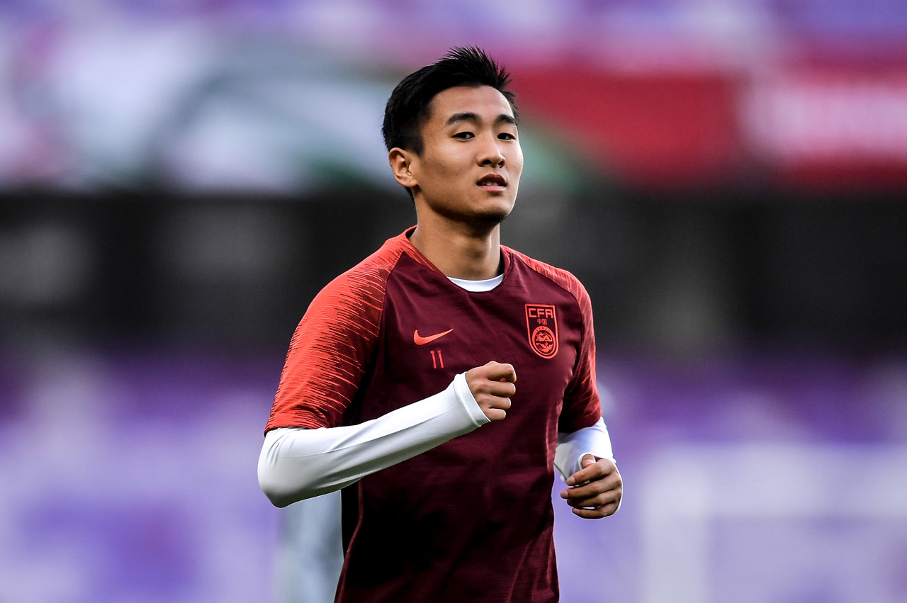 韩媒:明目张胆脚踢倒地对手,韩国球员们要警惕“犯规王”韦世豪