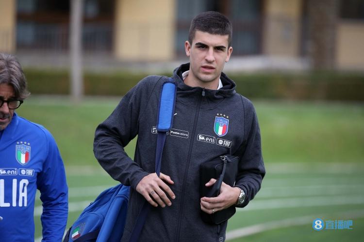 意大利官方：巴斯托尼受伤&维卡里奥发烧，补招小曼奇尼&卡内塞基