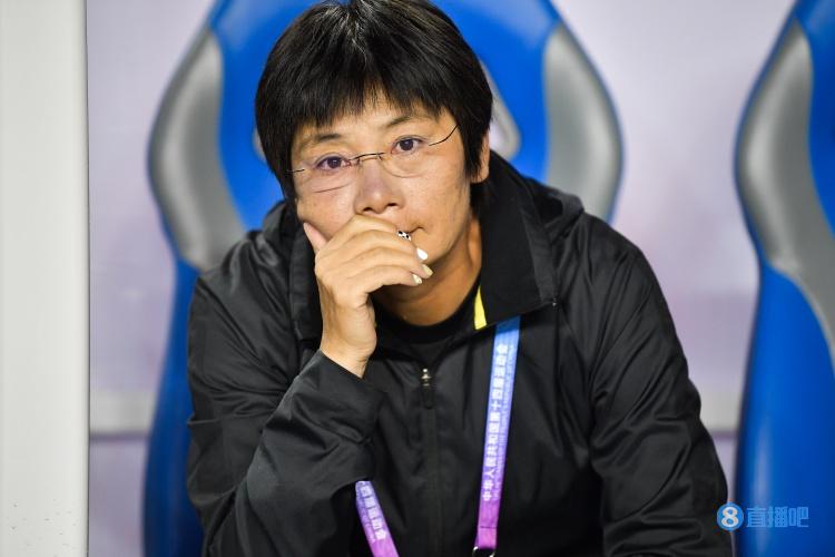 记者:水庆霞继续带队也是种选择,但足协得给她配一个外籍助教