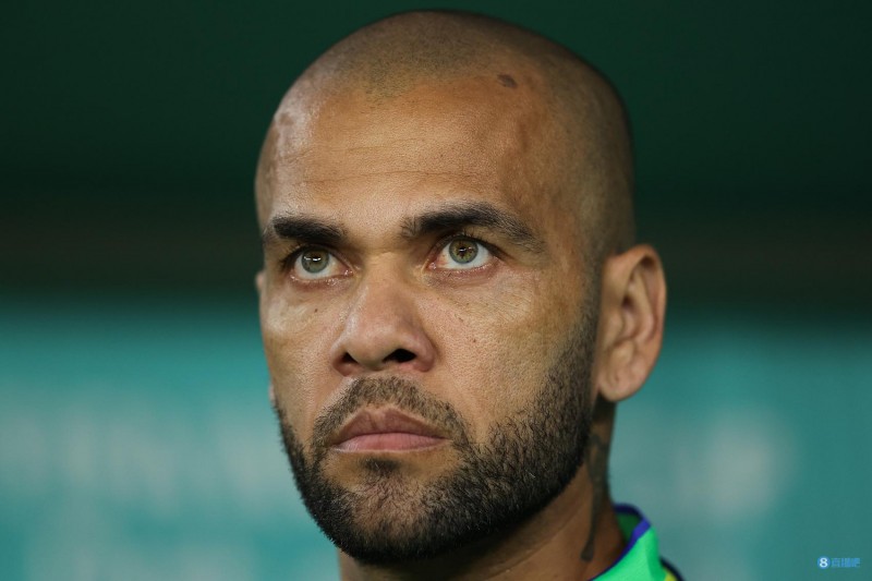 受害者:阿尔维斯把我带到厕所想发生关系,我不同意他就性侵了我