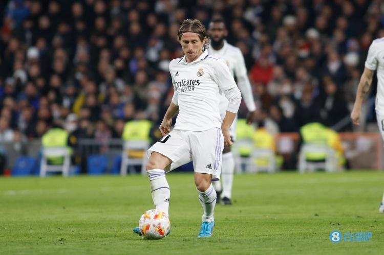 记者:莫德里奇因身体超负荷缺席训练,无缘出战那不勒斯