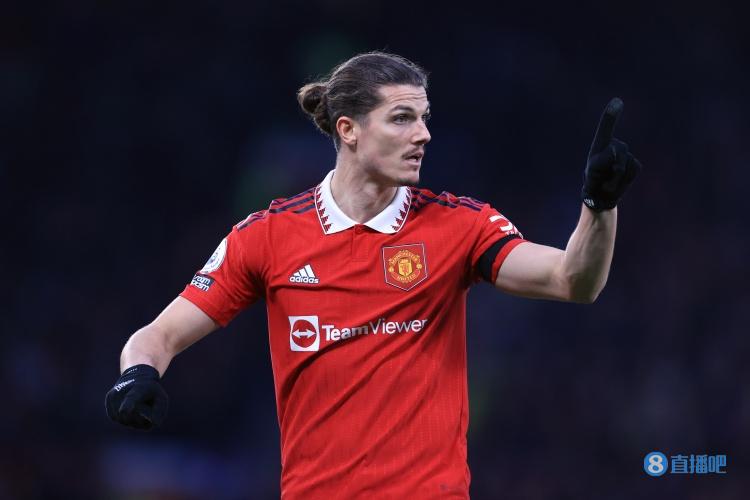 萨比策：滕哈赫从不抛弃球员 他只希望你更好 曼联因大量伤病脱轨