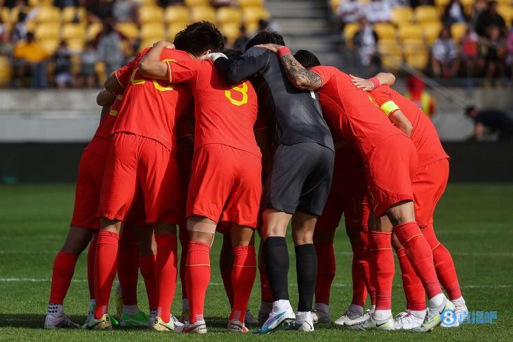 媒体人：国足战胜韩国不是不可能，但每次出现这样心态时又悬了