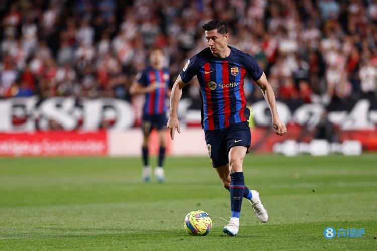 记者:多支美职联球队有意在休赛期引进莱万多夫斯基