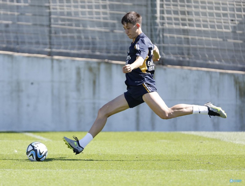 记者:居勒尔又伤真的太遗憾了,侧面表明贝林厄姆值得钦佩