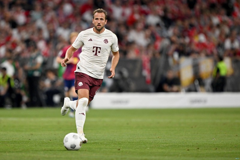 本赛季德甲凯恩&吉拉西11轮均至少15球,德甲历史此前仅两人做到