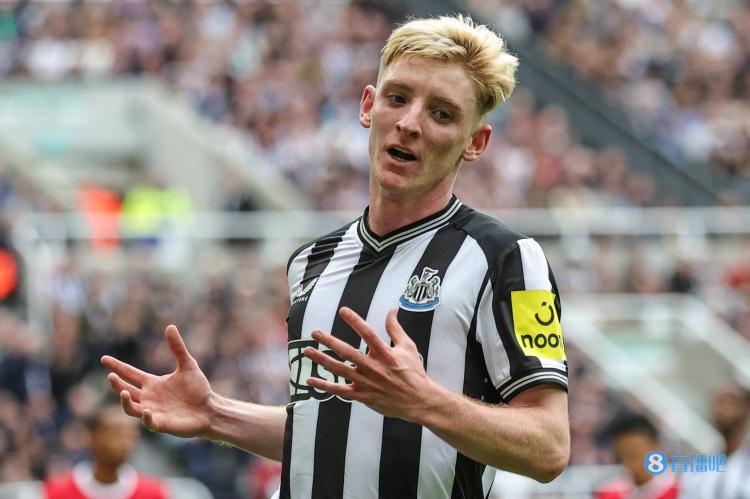 卡拉格:英格兰队内竞争非常激烈,帕尔默和戈登将展开直接的较量