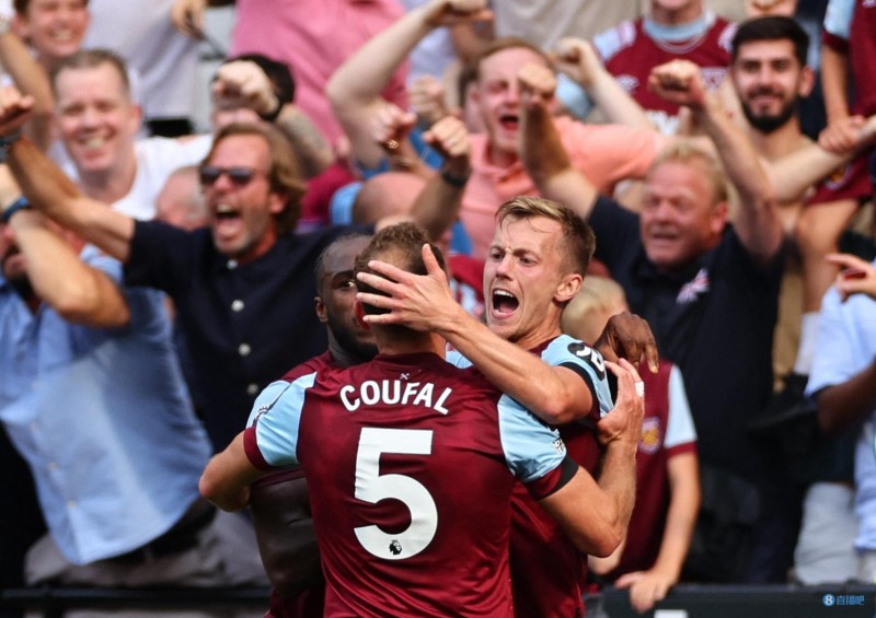 自20/21赛季英超定位球助攻榜:普劳斯17球居首,罗伯逊&芒特在列