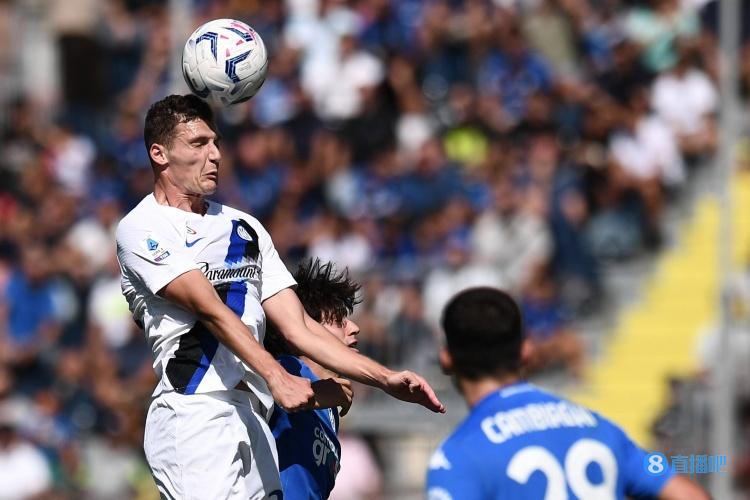 官方:帕瓦尔左膝膝盖骨脱臼后遗症,将佩戴3-4周支架后进行康复