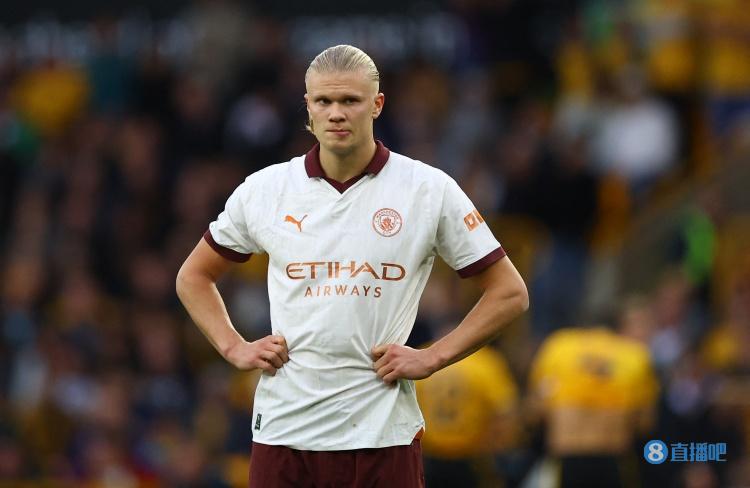 本赛季英超有156人出场时间600+分钟,哈兰德触球、传球次数最少