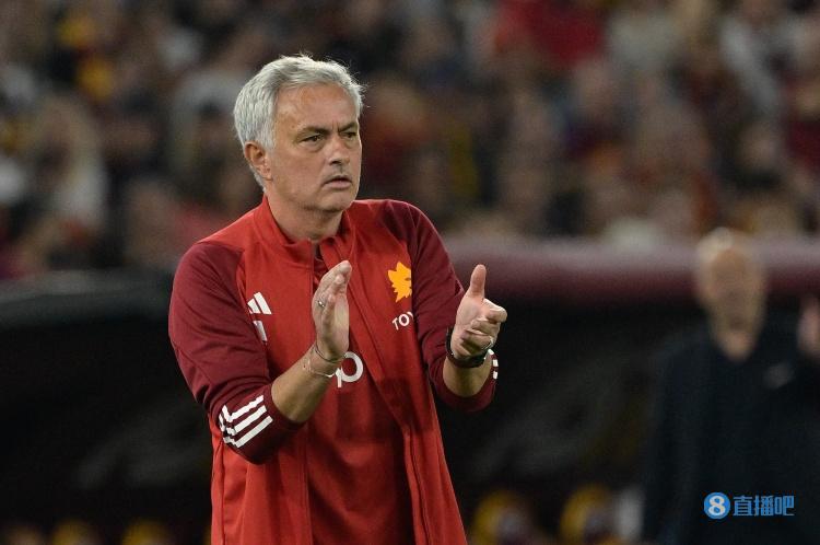 信使报：穆里尼奥在研究3-4-2-1阵型，为卢卡库提供更多的支援