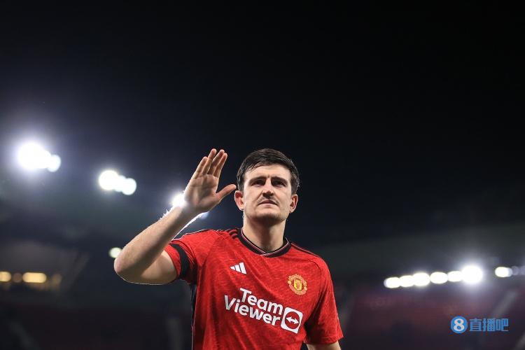 天空:马奎尔在竞争首发右中卫中领先瓦拉内,曼联冬窗无大手笔