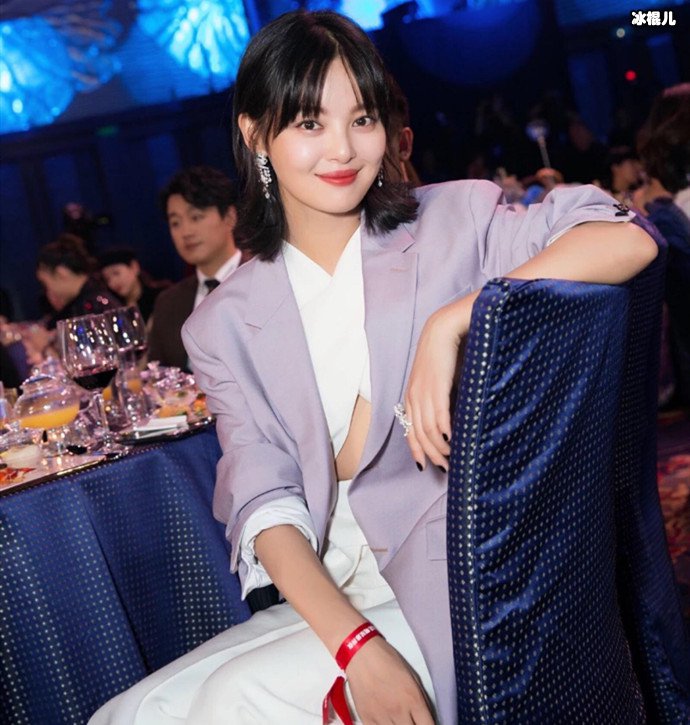 辛芷蕾拒绝甜美,个性十足的她受到大家追捧