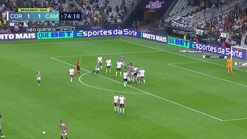 机智！科林蒂安门将把对方间接任意球故意漏入球门，此球无效