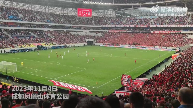 “成都雄起！” 撼天动地，响彻红色主场的呼喊声犹在耳旁回荡。