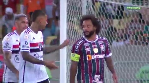 ?冲突，?马塞洛朝圣保罗球员竖拇指戳脸，互相打了一巴掌