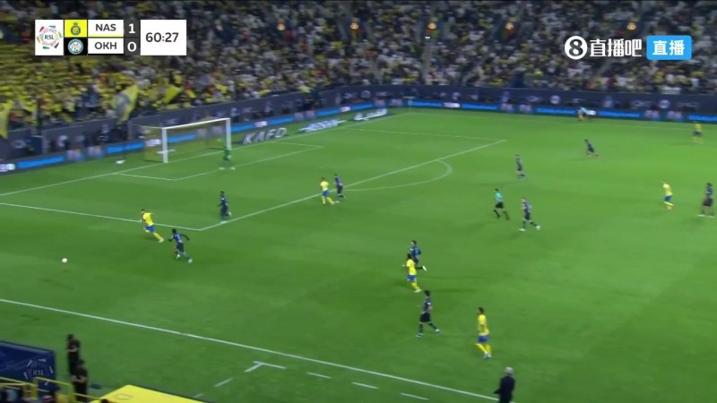 ?这是38岁？！C罗底线秀“贝巴转身”，一脚爆射稍稍高出