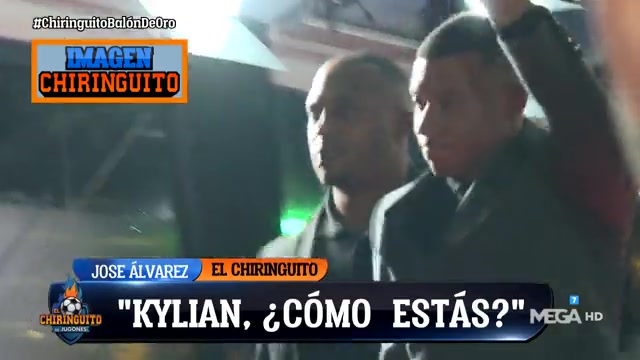 记者问姆巴佩明年会加盟皇马吗？姆巴佩微笑眨眼回应?