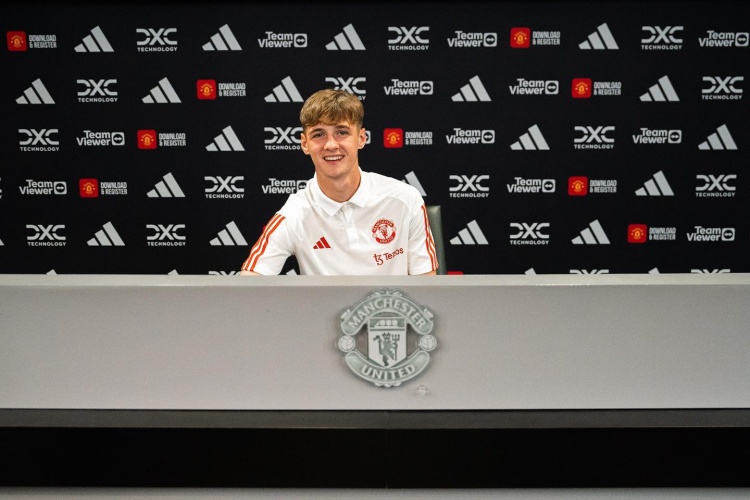 太阳报:滕哈赫很欣赏弗莱彻的儿子杰克,下赛季可能将其外租锻炼