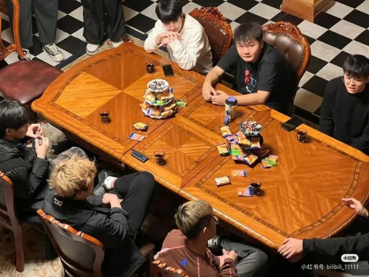 BLG小红书分享图片配文:当时只道是寻常