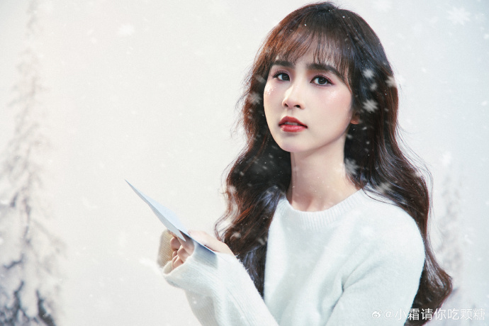 前OWL解说小霜晒照:希望大家都来年幸福,平平安安?
