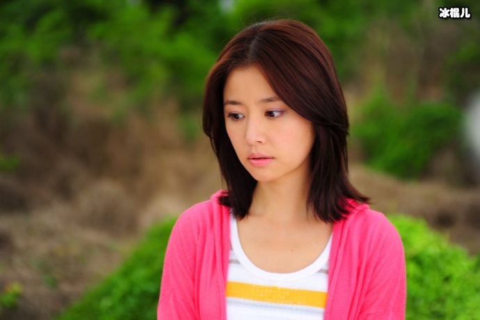 林心如杀青宴与陌生男子亲密,不惧老公霍建华吃醋