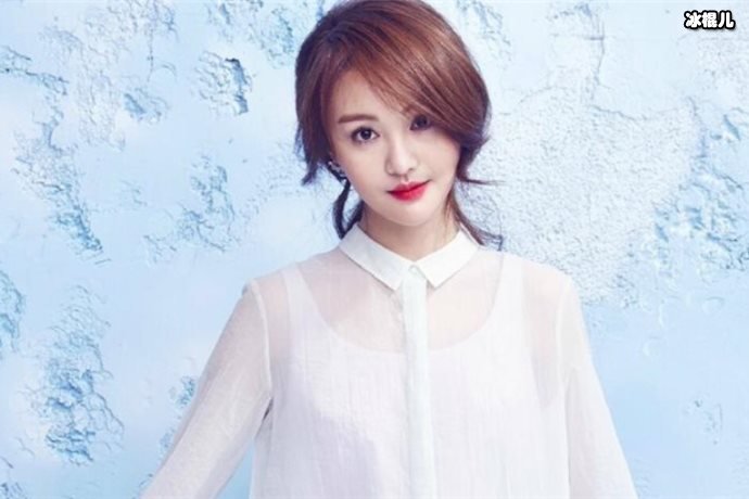 郑爽否认自己立人设管人民叫老百姓引争议,这是又放飞自己了吗