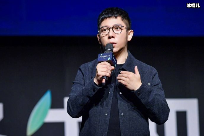 海泉直播与粉丝互动,爆料陈羽凡近况显示仗义与善良