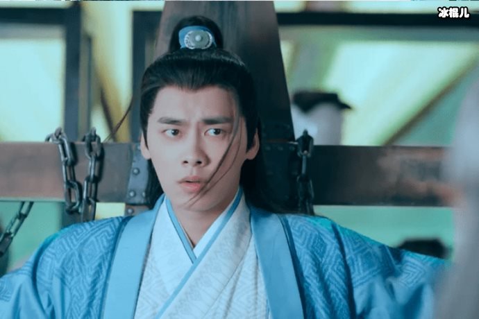 李易峰参与C罗发出的挑战,与普通网友一样喜欢篮球明星