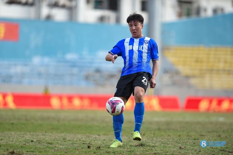 老而弥坚!武汉三镇后卫任航完成个人职业生涯400场里程碑