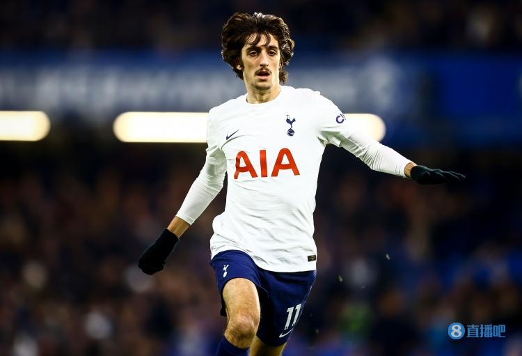 卡拉格:希尔昨晚的表现,就像是一个小男孩参加一群男人的比赛