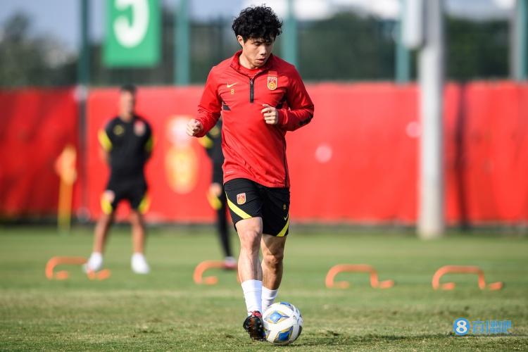 蒿俊闵前妻喷现任:不知道夹起尾巴做人还像跳梁小丑一般炫耀