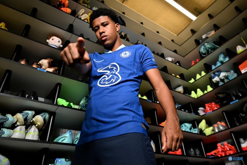 罗马诺:切尔西对安德烈-桑托斯租借现状不满,将在1月召回