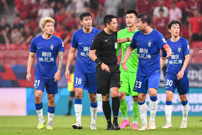 足球报:武汉三镇明年预算1.5-2亿,有两家企业正在洽谈