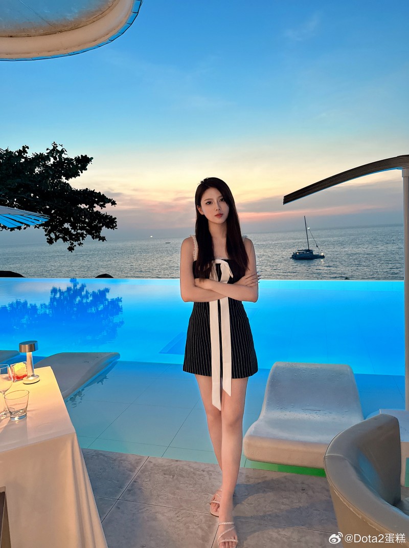 DOTA2解说蛋糕晒照:和你看遍世界尽头的落日~