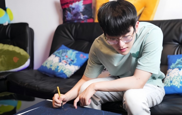 LNG分享Scout花絮:送上认真营业的燦哥